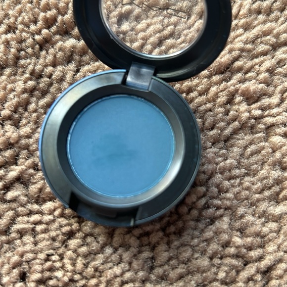 MAC eyeshadow - Picture 3 of 4